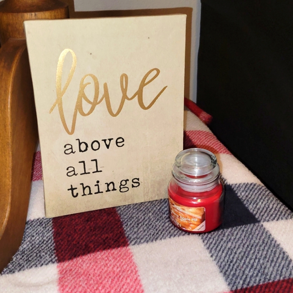 Canvas Wall Art and Small Yankee candle